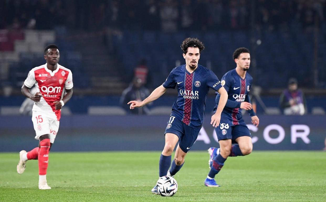 法甲最新积分榜揭晓：巴黎圣日耳曼意外1-3负于摩纳哥，爆冷引发巨大震动